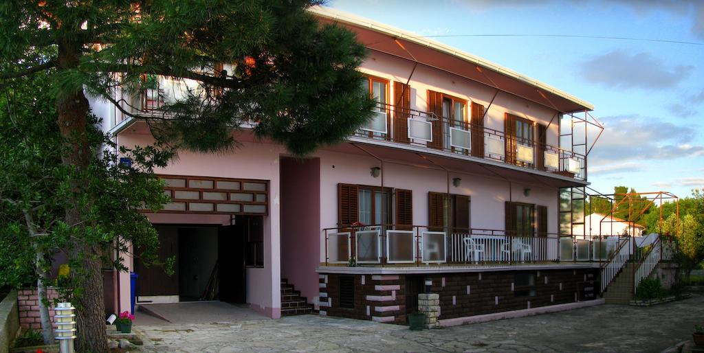 Apartments And Rooms Mare-Monti Starigrad Paklenica Exteriör bild