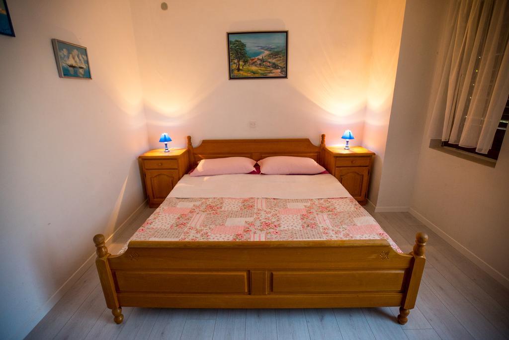 Apartments And Rooms Mare-Monti Starigrad Paklenica Exteriör bild
