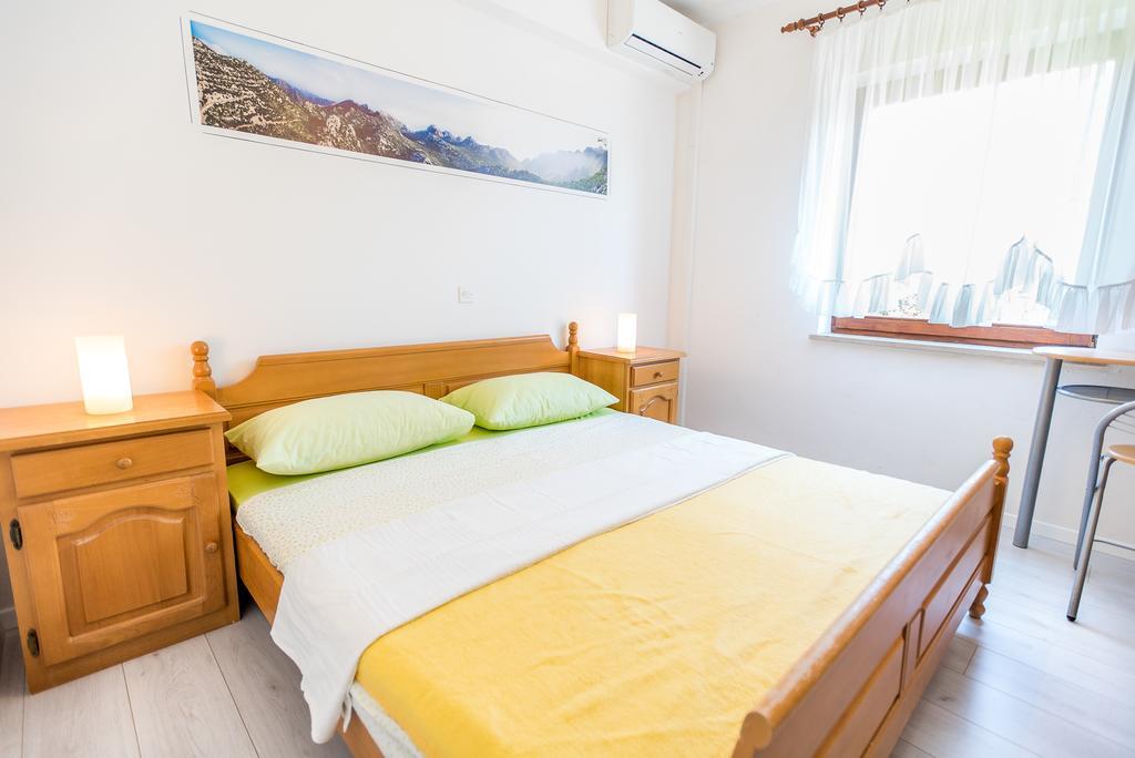 Apartments And Rooms Mare-Monti Starigrad Paklenica Exteriör bild