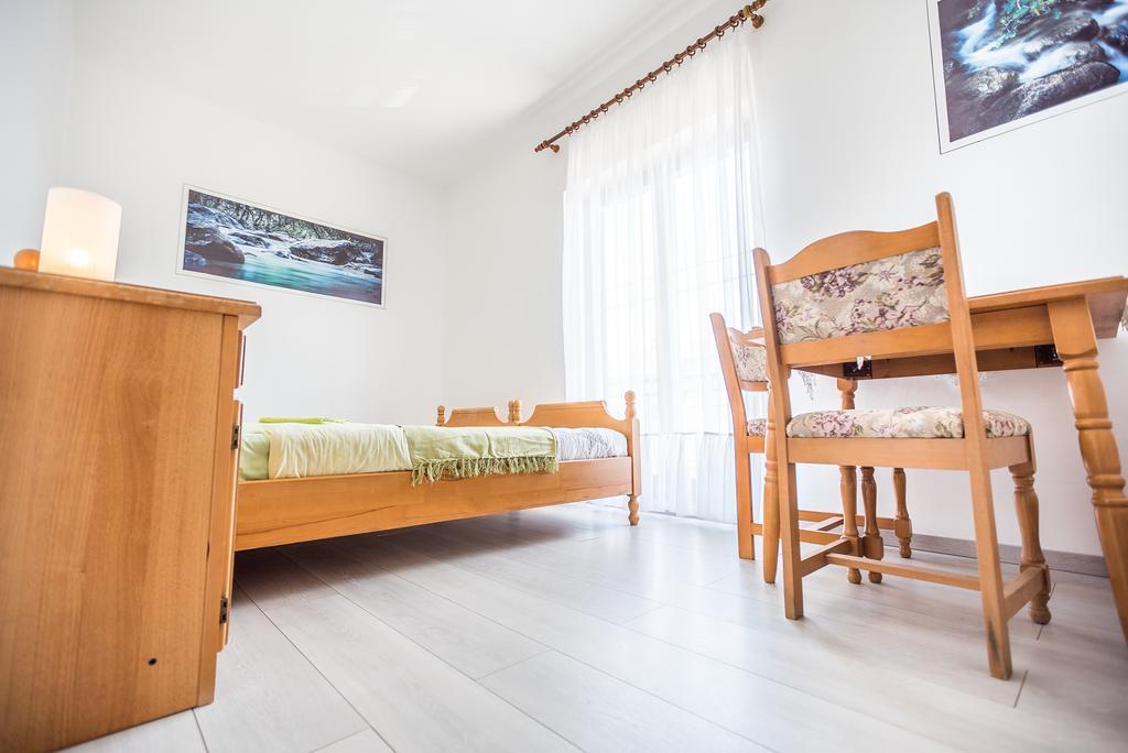 Apartments And Rooms Mare-Monti Starigrad Paklenica Exteriör bild