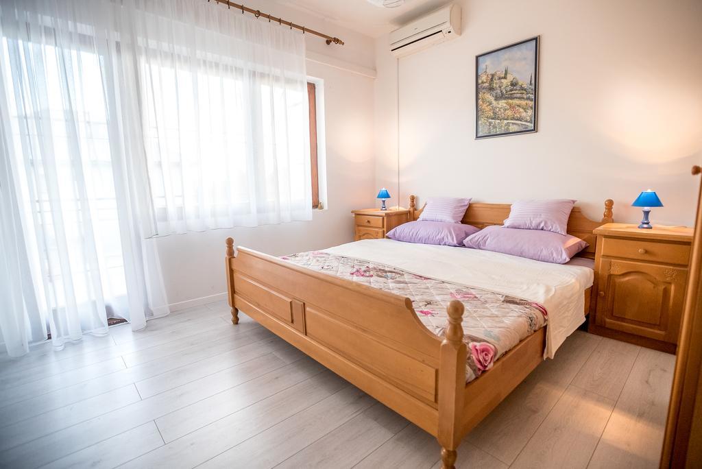 Apartments And Rooms Mare-Monti Starigrad Paklenica Exteriör bild